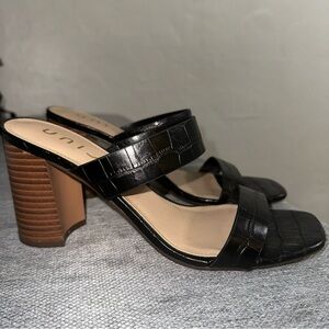 Unisa Black Leather Open toe slide on Mules - size 8